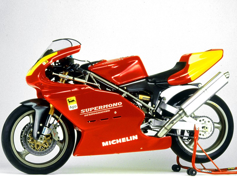 Ducati Supermono: серия в байках